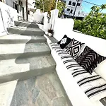 Babatseratsi Skyrian 2 * Skyros