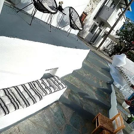 アパート Babatseratsi Skyrian 2