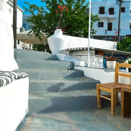 アパート Babatseratsi Skyrian 2