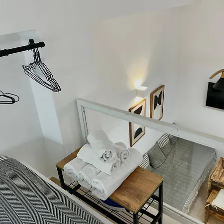 Apartment Babatseratsi Skyrian 2 *