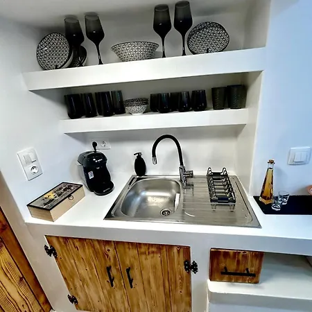 Babatseratsi Skyrian 2 アパート *