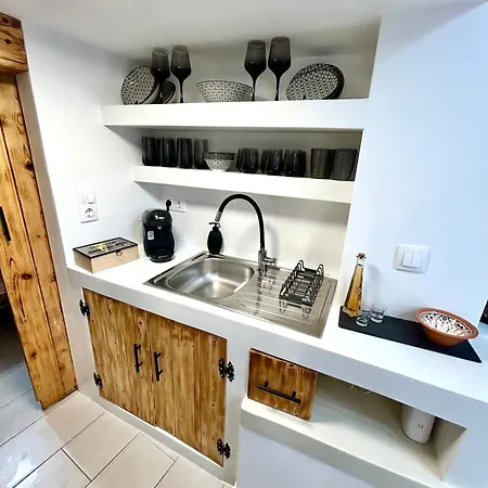 アパート Babatseratsi Skyrian 2